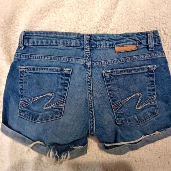 Easy Wear Jean shorts with plaid pockets - Picture 3 of 7